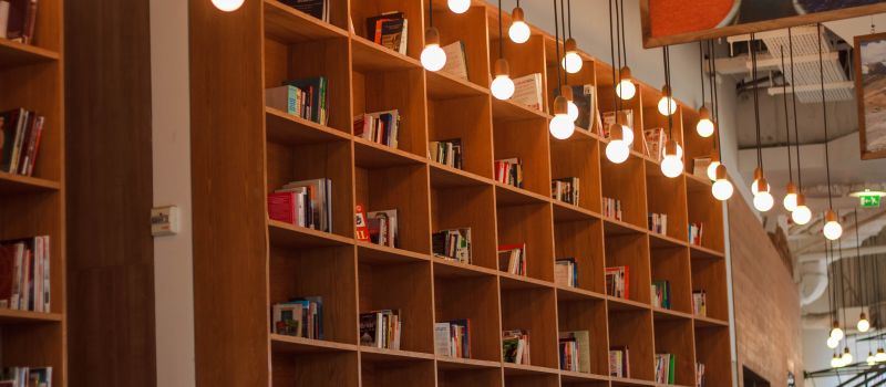 Réussir l'Éclairage de votre bibliothèque